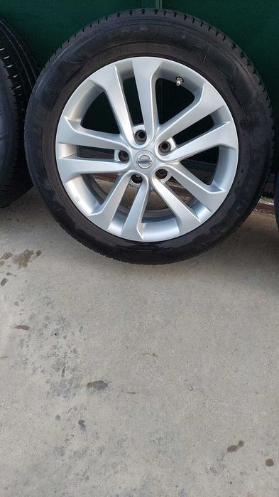 215/55R17 Гуми с джанти Нисан Nissan