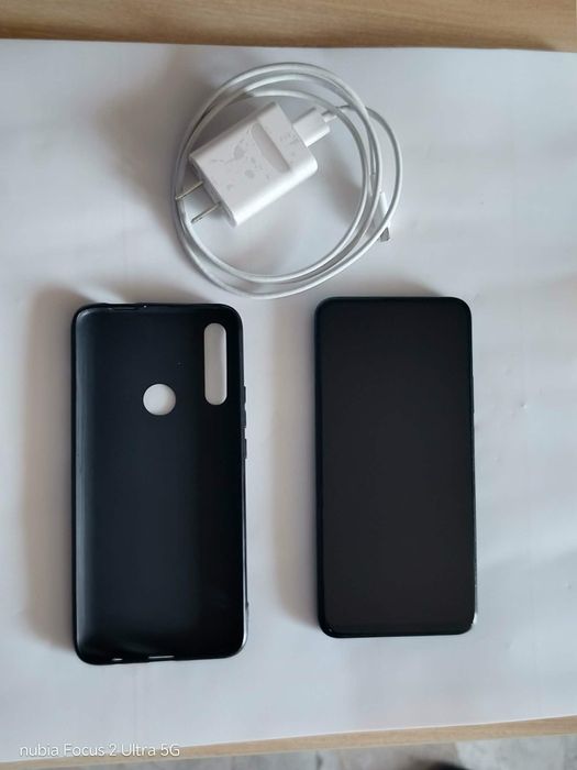 Телефон Huawei Y9