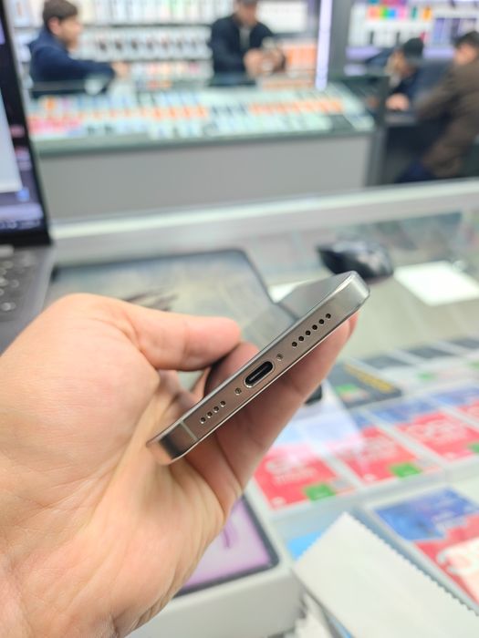 Продам б.у 16pro max 256gb natural titanium 99% емкость
