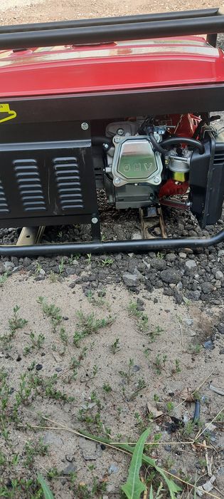 Бензиновый генератор HONDA