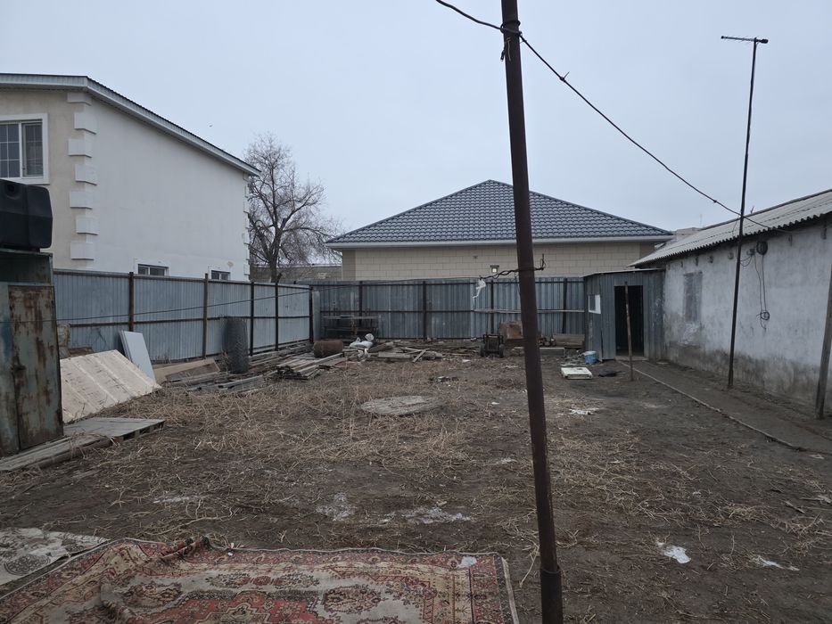 Продаётся участок с домами в центре города