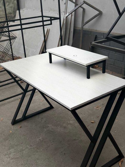 Компьютерный стол LOFT 120×60×75 см — прочный и современный