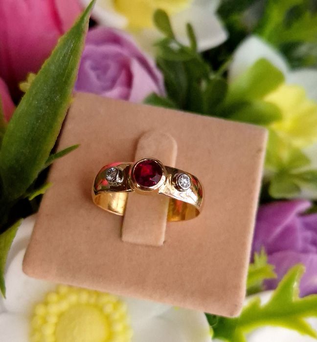 Inel din aur de 18K cu rubine si diamante naturale