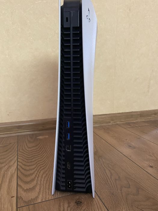 Конзола PlayStation 5 Disc Edition + FIFA 23