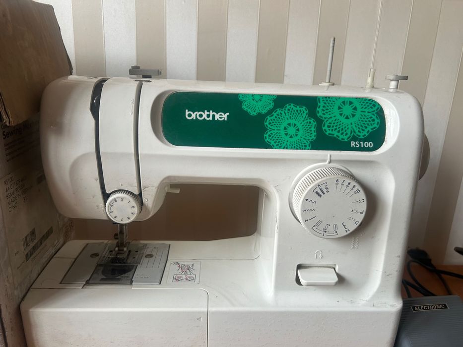 Срочно продам швейную машинку