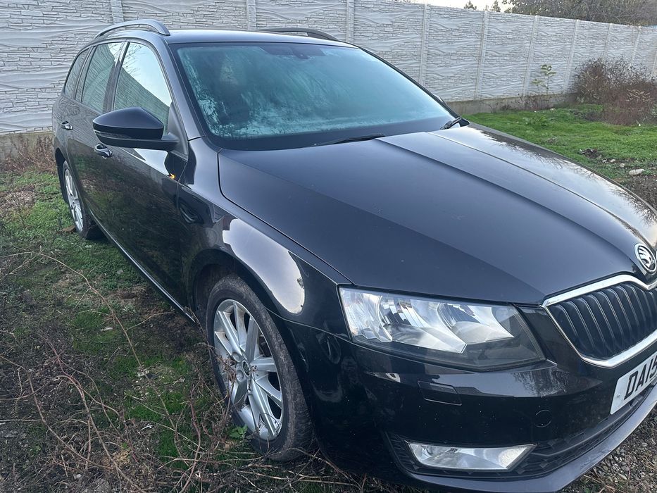 Skoda Octavia 2015 1,6tdi Distronic / Alcantara /Navi  volan dreapta