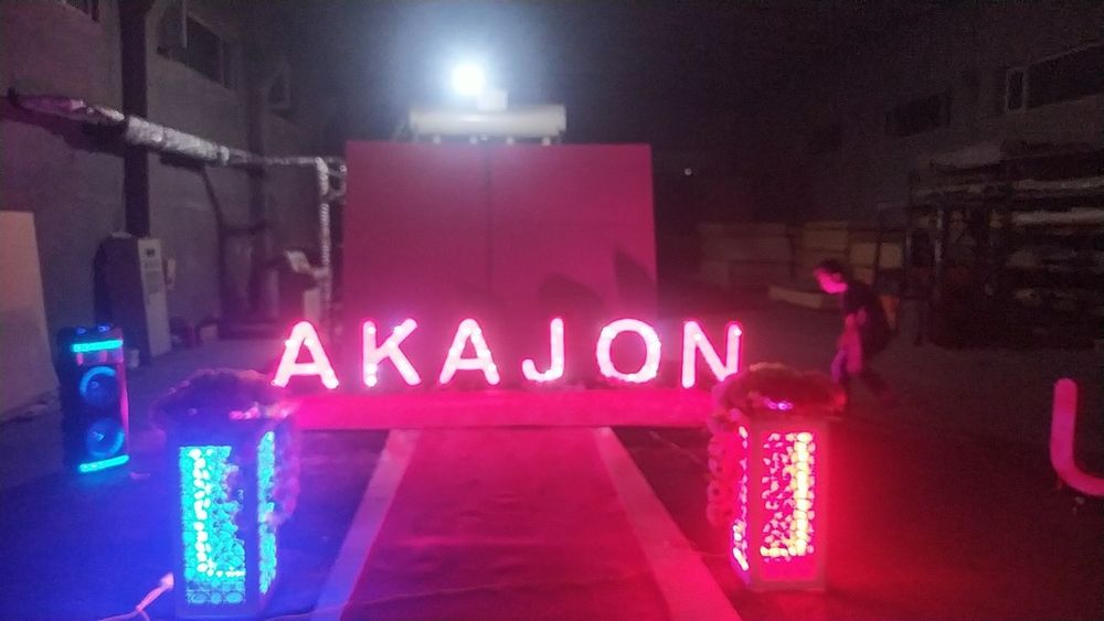 TUGʻULGAN  kunlar  uchun dekoratsiya sotiladi