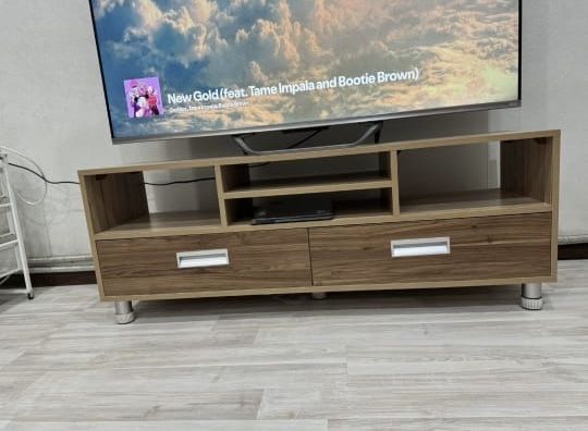 Продам ТВ тумбу 130см