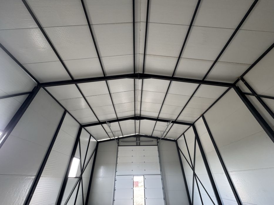 Vand Hala Metalica completa cu usi, panouri sandwich la cheie