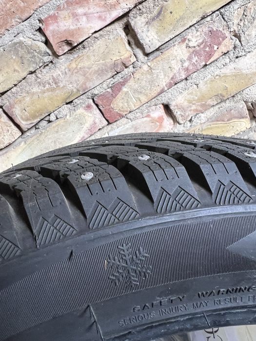 Зимние шины Grenlander IceDefensor Stud II 255/45 R20 101T с шипами