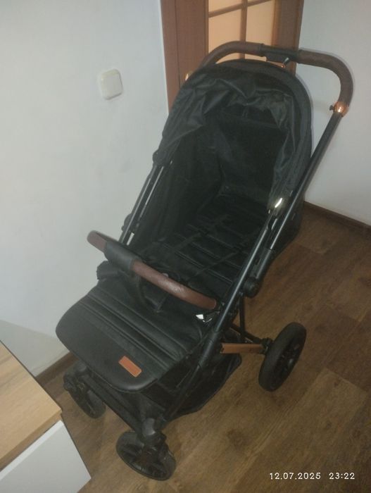 Продам коляску новую