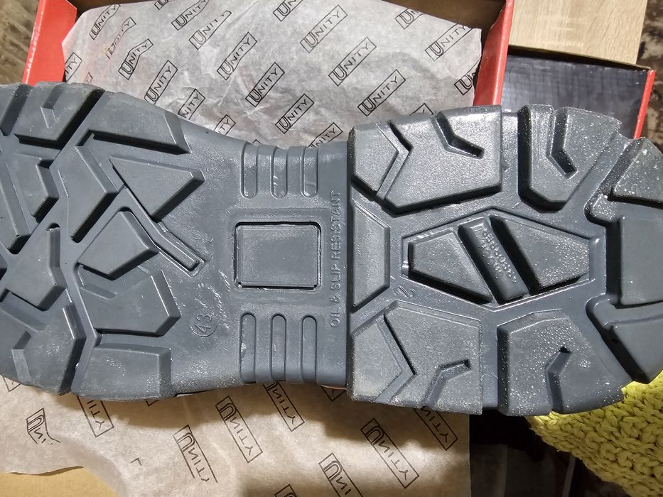 Чисто нови 43 номер-25лв