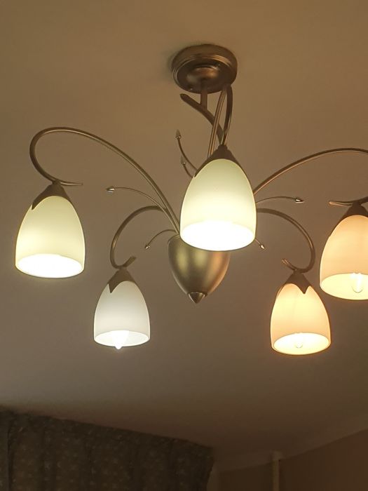 Продам люстру 5- рожковую