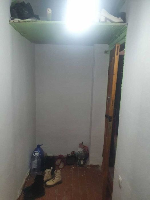 Sharq bozor orqasinda 2 xonali kvartira