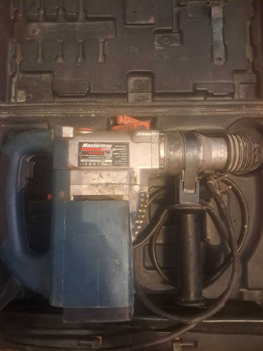 Продам Перфаратор 3 в 1 а точнее дрель, перфаратор, отбойник.