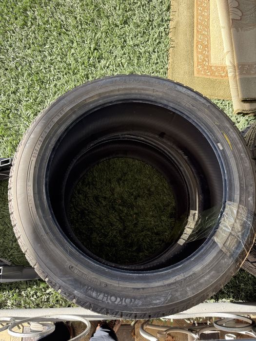 Продам зимние шины размер 18 yokohama