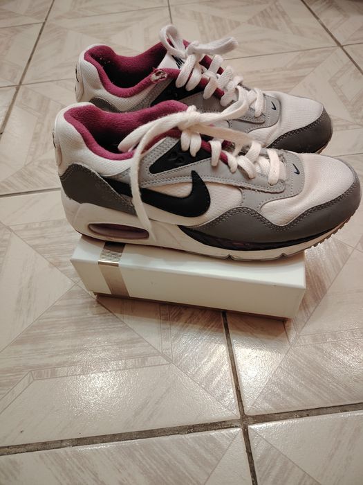 Дамски маратонки Nike Air. В добро състояние