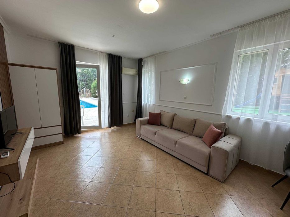 Просторен обзаведен тристаен апартамент, к-с „Хоризонт“