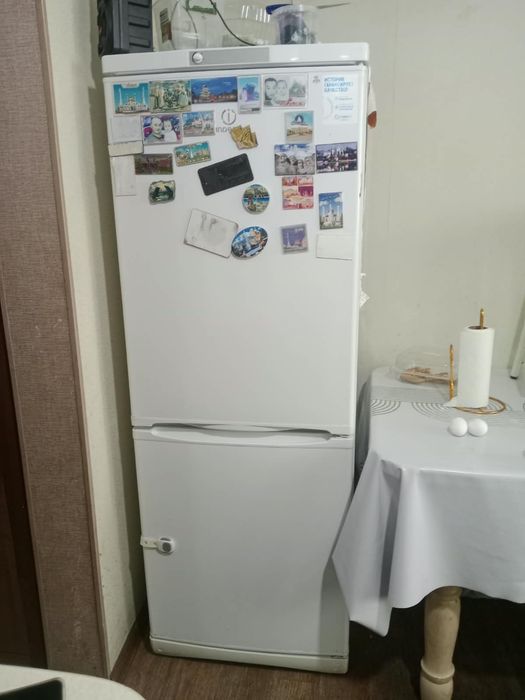 Продам холодильник indesit