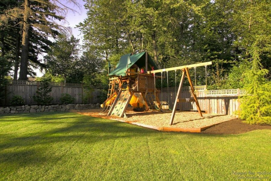 Ландшафтный дизайнер. Садовник. детская площадка дизайнер