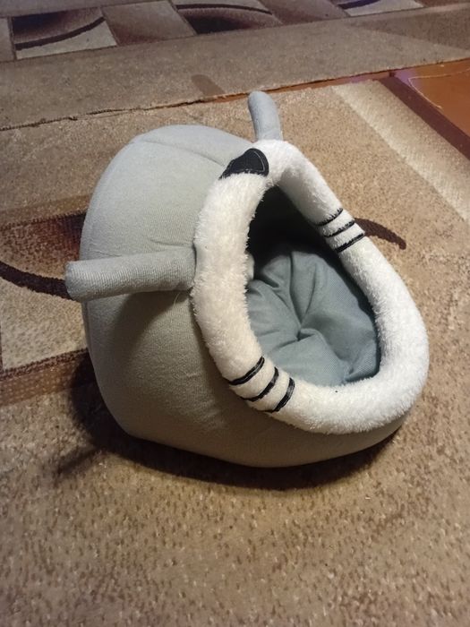 Лежанка домик для кошек