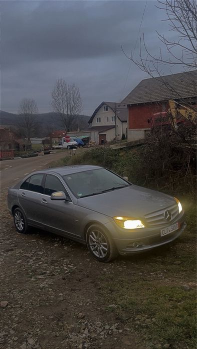 Vand Mercedes C-Class w204 in stare foarte buna tehnica