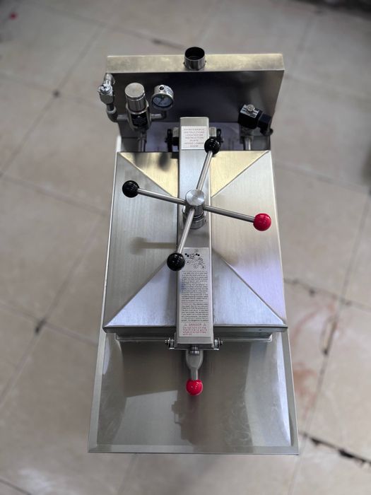 KFC Apparat vakumniy sotiladi