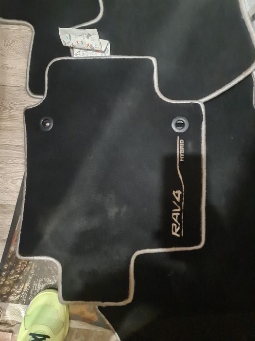2 комплекта оригинални стелки за  Toyota /  Rav 4
