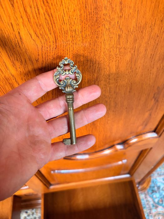 Масивен дъбов гардероб