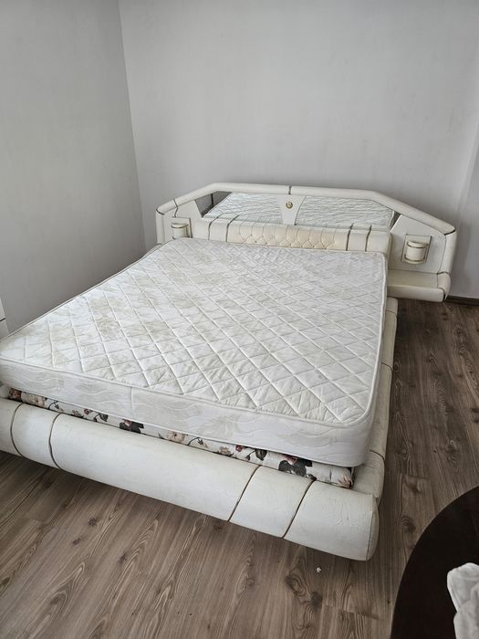 Продавам спалня и ракла използвана ,леко захабена без две дръжки.