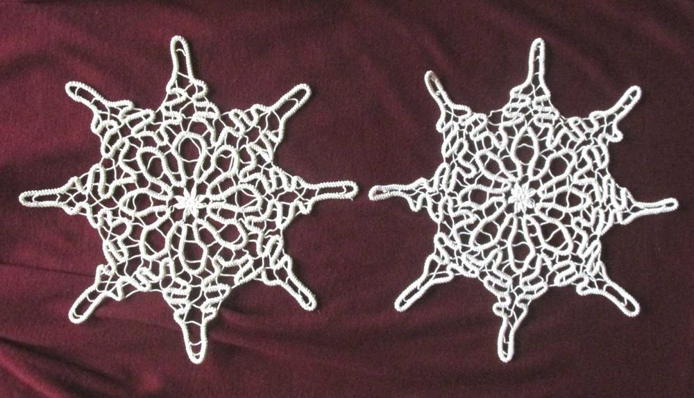 Doua mileuri MACRAME / LASETA / POANLAS, lucrate manual, Diam. 25 cm