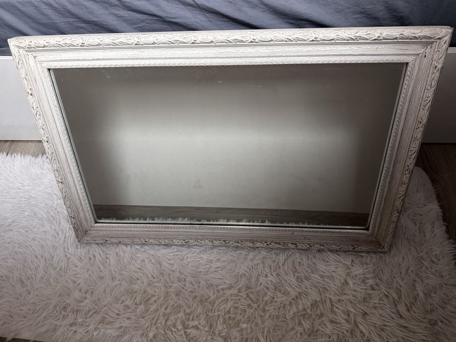 Огледало с дърворезбована рамка  – винтидж стил