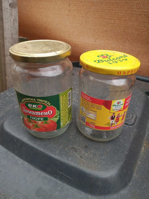 Продавам буркани на винт и бутилки.