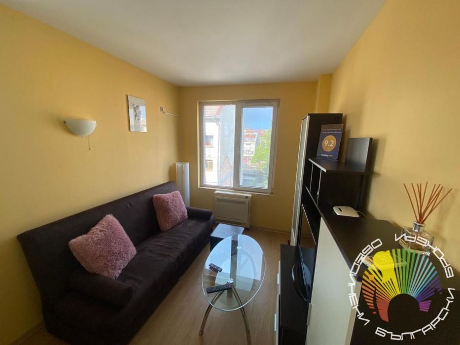 Дава се под наем Двустаен апартамент в Бургас, Център - 70 кв.м за 561 € - Снимка #3