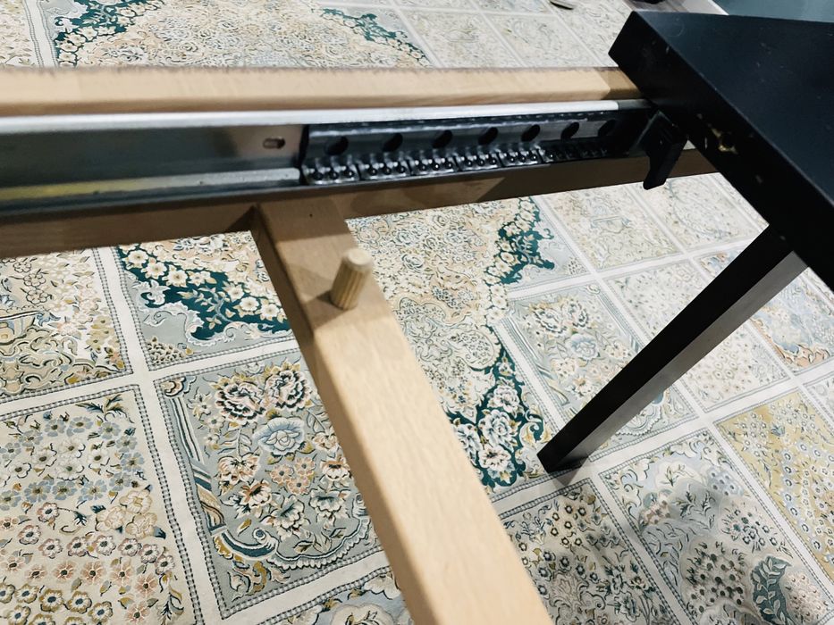 Продам гостийнный стол