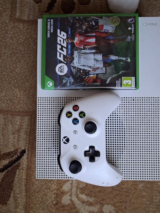 Xbox one s cu fc26 doar un controller oleaca crapat dar merge perfect mai mult in privat