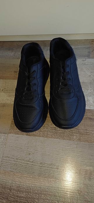 Дамски обувки и маратонки