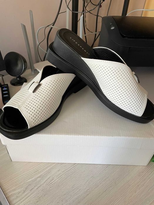 Женская обувь, кожаная 40 размер.