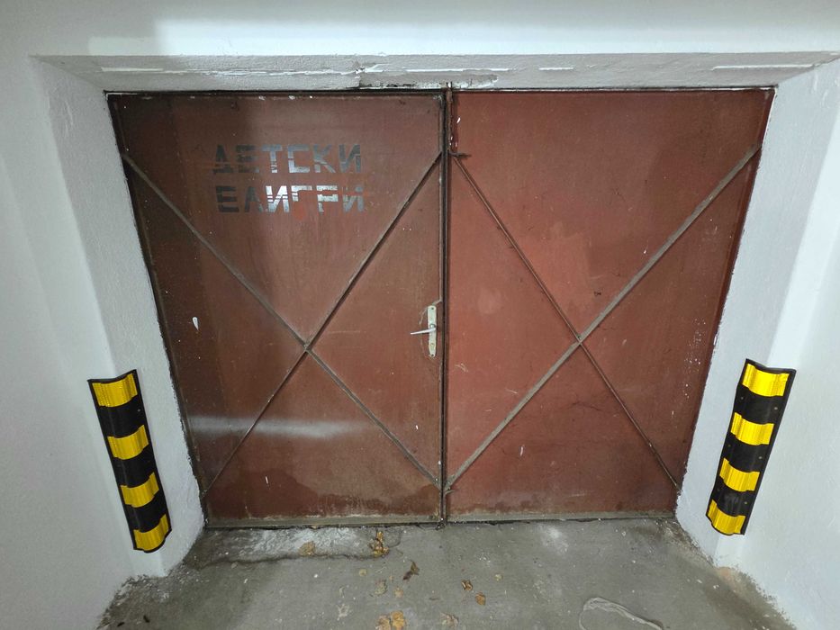 Метална двукрила гаражна врата 2,5×2,1 м – с брава и патрон