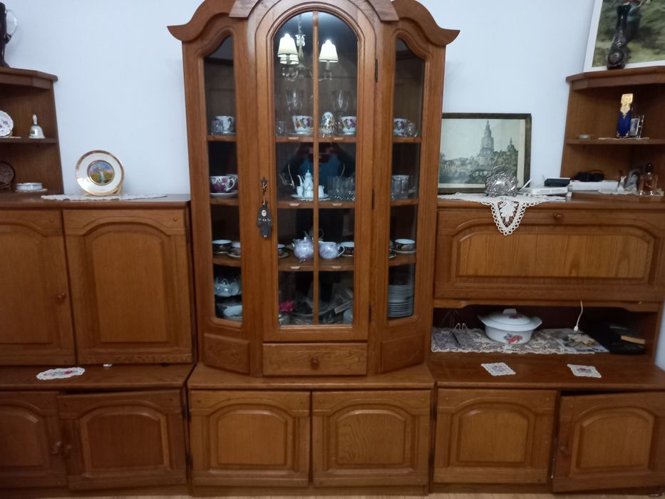 Mobilă din lemn masiv in stare frt bună