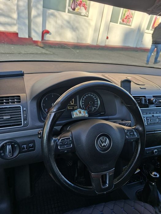 VOLKSWAGEN Touran 2013 — imagine 3