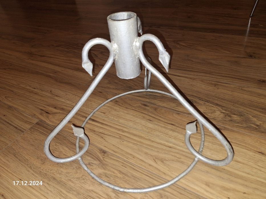 Suport brad Craciun metalic, diametru la baza 40cm