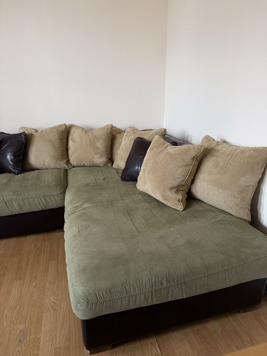 Стилен ъглов кожен диван