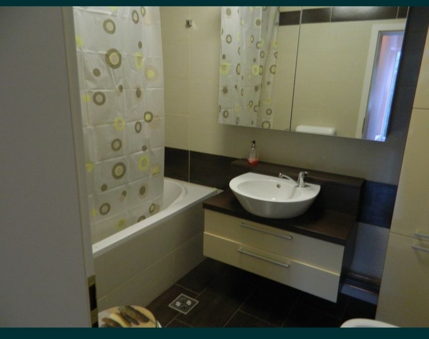 Închiriez casa în centru 5 camere