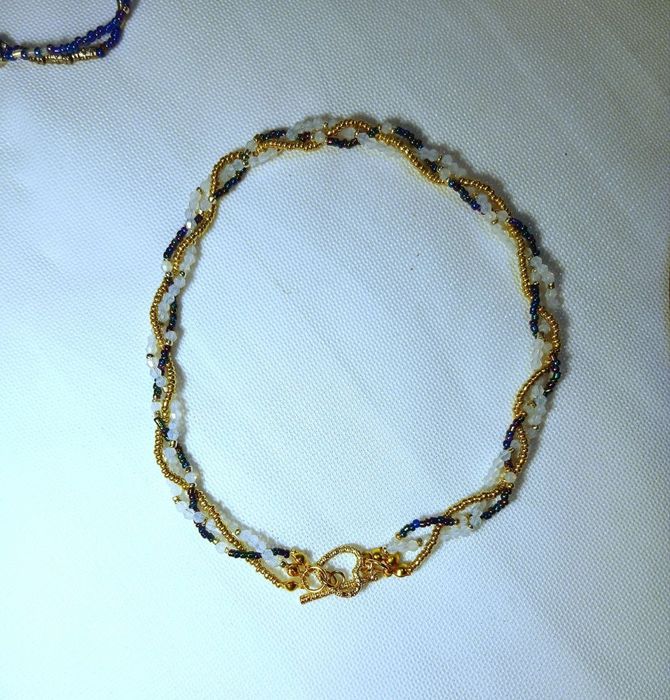 Продам задешего  Колье новая