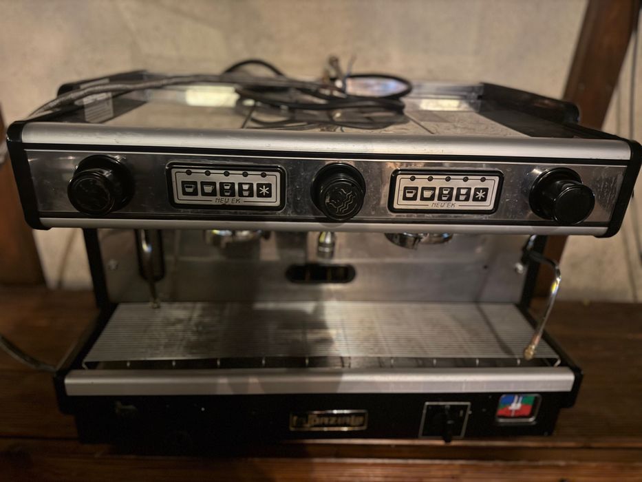 Vând espressor La Spaziale cu 2 grupuri