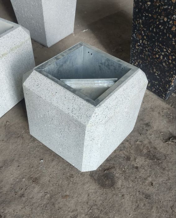 Скамейки вазоны урны мрамор