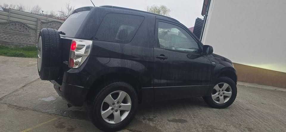 Vand suzuki grand vitara 1.9 ddsi , 3 usi , editie speciala
