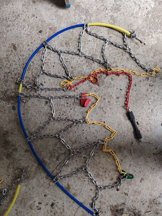 Lanțuri antiderapante noi - 2 seturi diferite