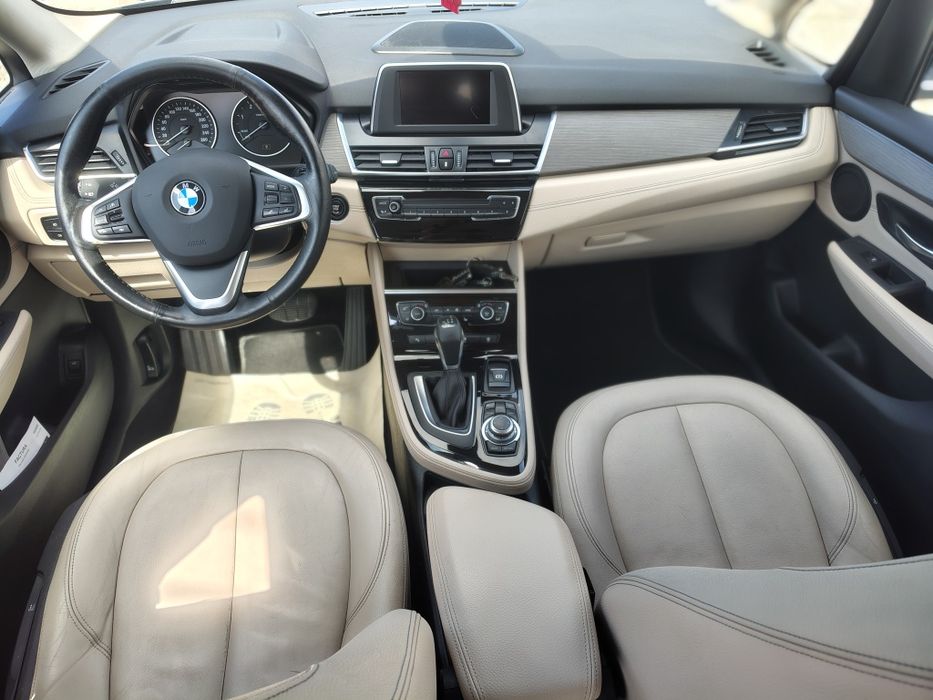 BMW seria 2 , automat , piele alba , 7 locuri , navigație , xenon , Line assist , Euro 6 , motor B47 ,190 cp